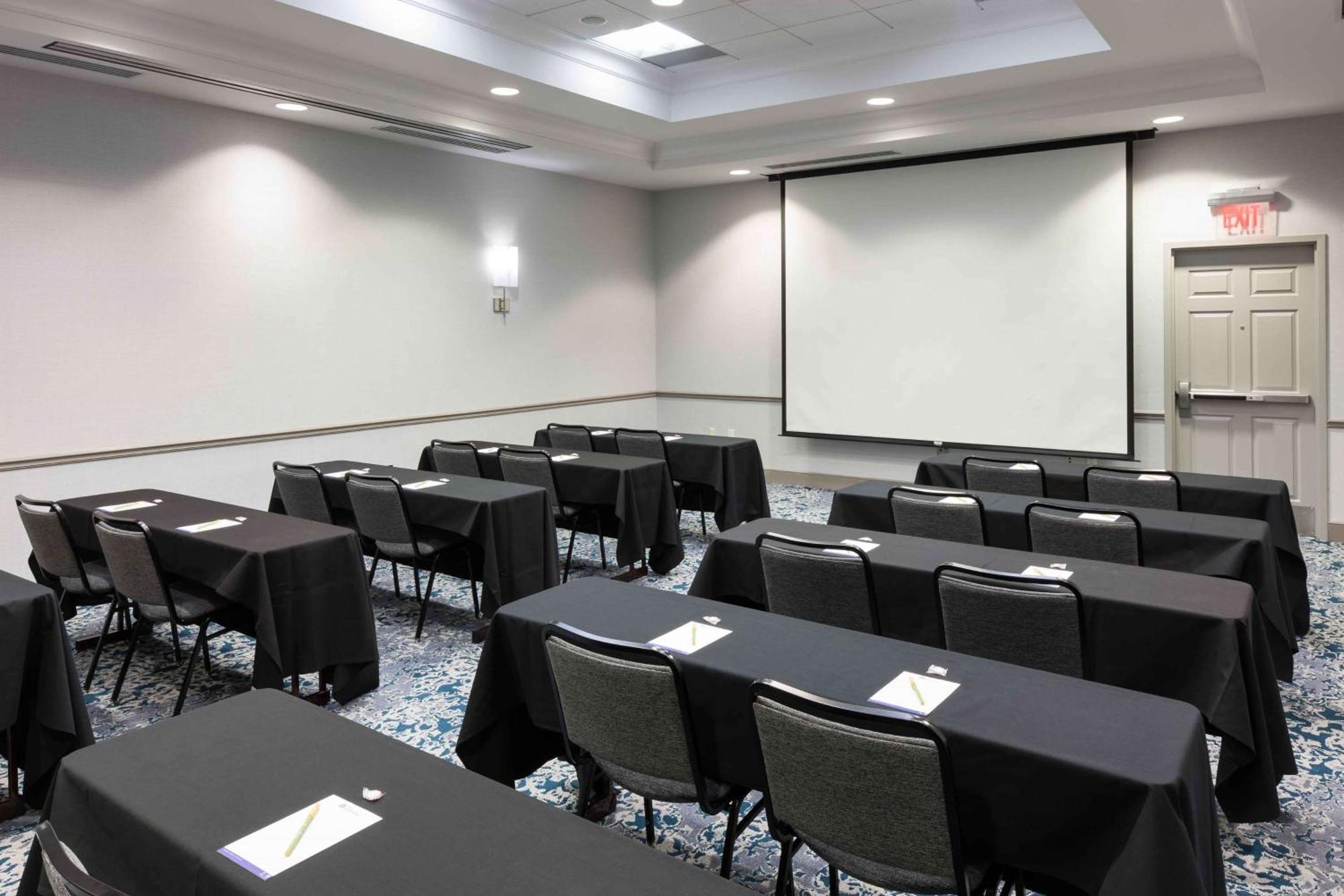 Hilton Garden Inn Detroit/Novi Bagian luar foto