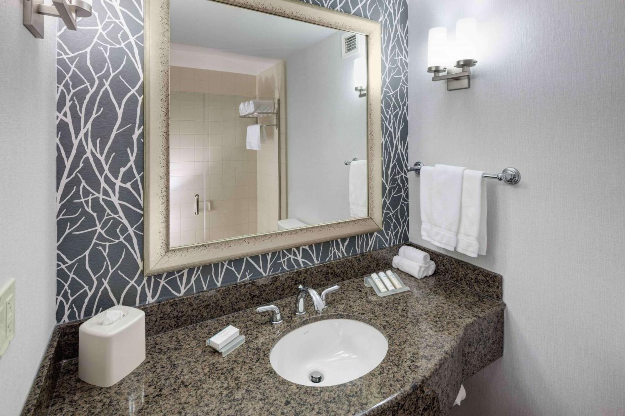 Hilton Garden Inn Detroit/Novi Bagian luar foto