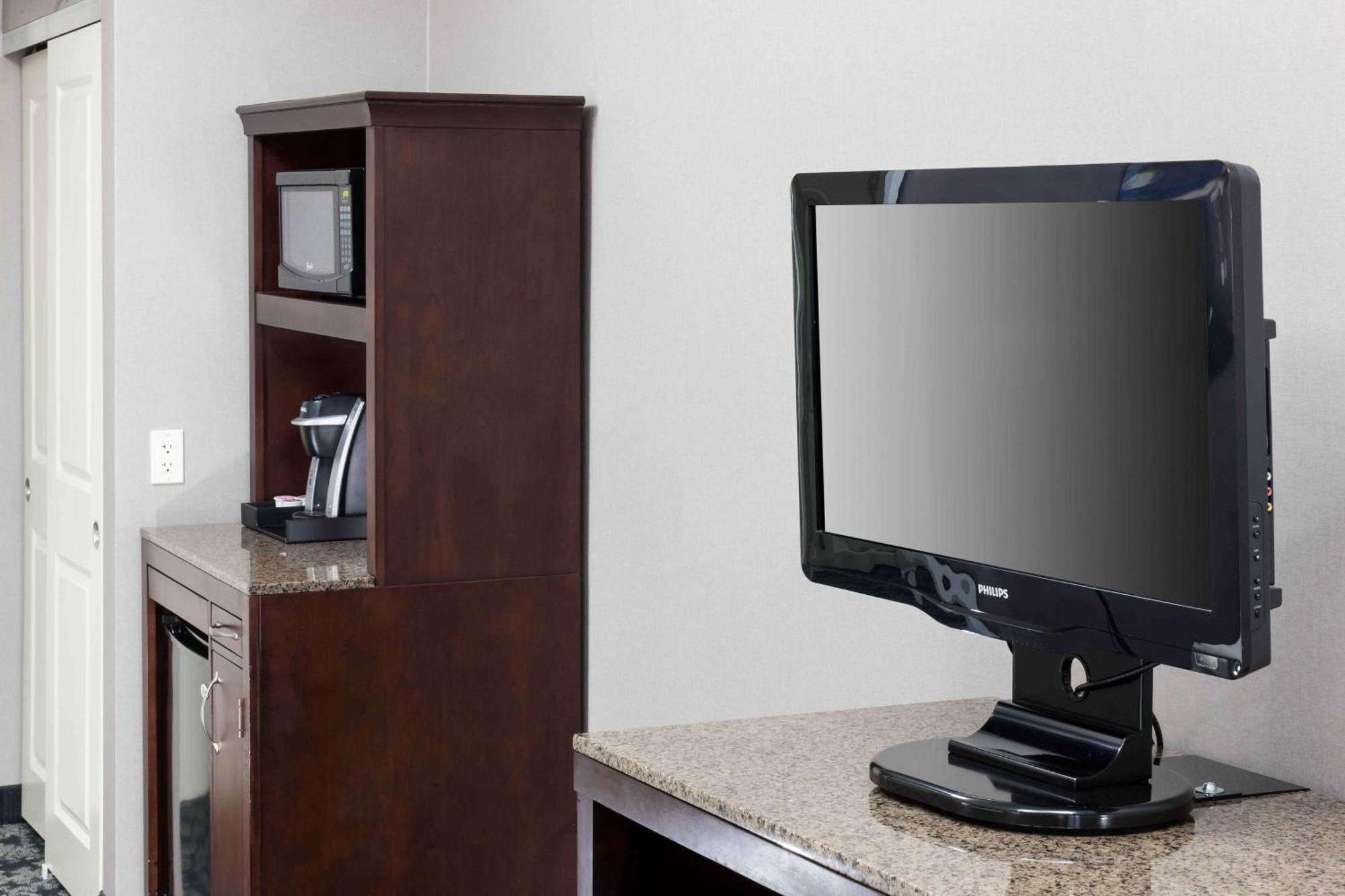 Hilton Garden Inn Detroit/Novi Bagian luar foto