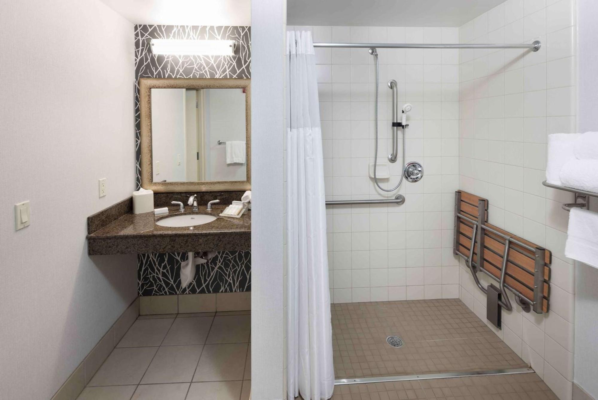 Hilton Garden Inn Detroit/Novi Bagian luar foto