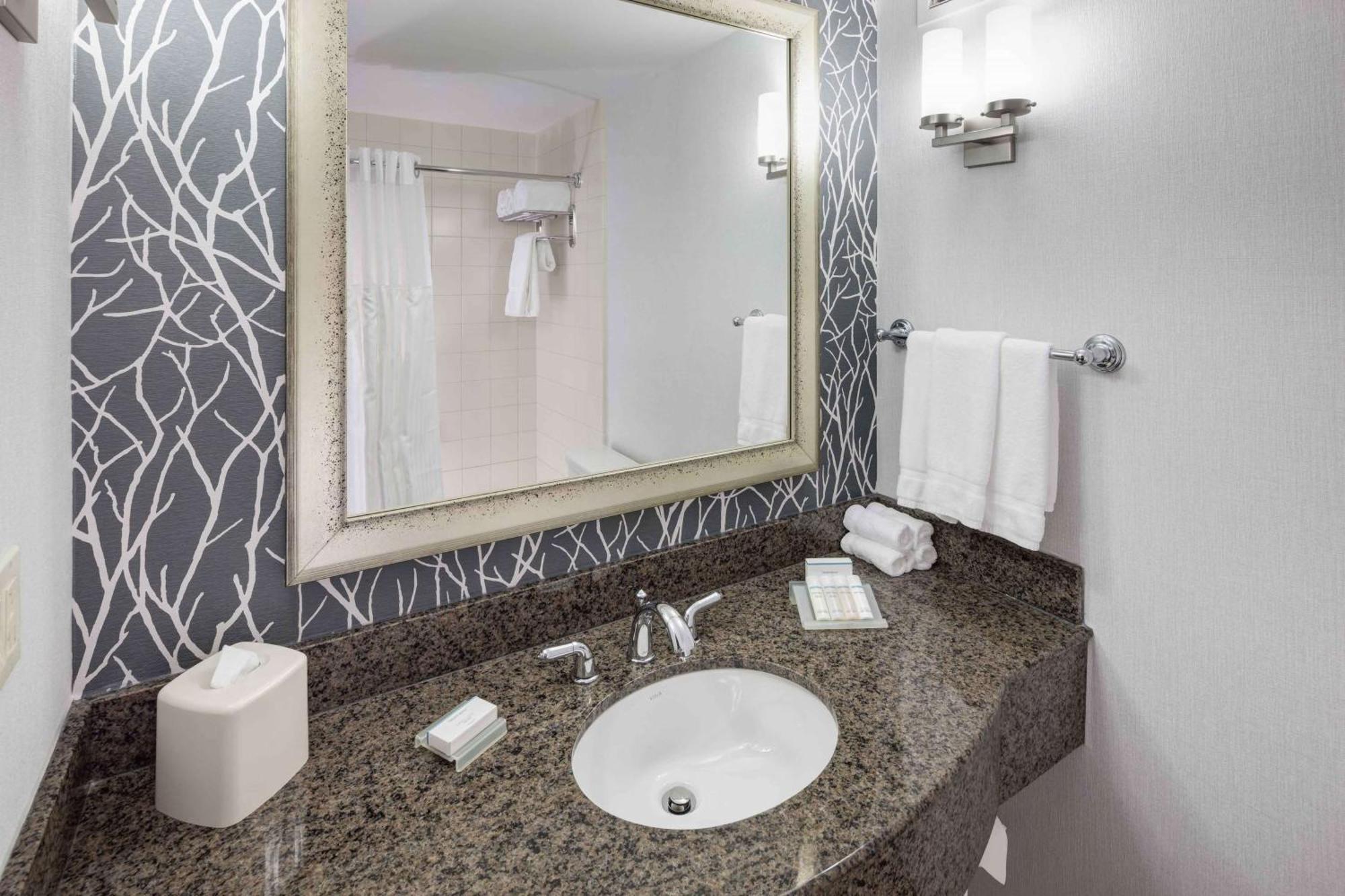 Hilton Garden Inn Detroit/Novi Bagian luar foto